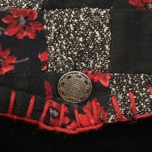 Stonebridge black velvet black coat with red stitching and flower design. 1X - Picture 5 of 12
